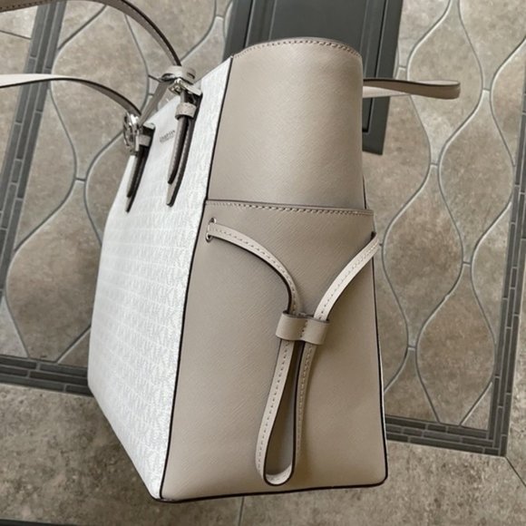 Michael Kors Gilly Large Drawstring Travel Tote Bag MK Bright White - Picture 7 of 16